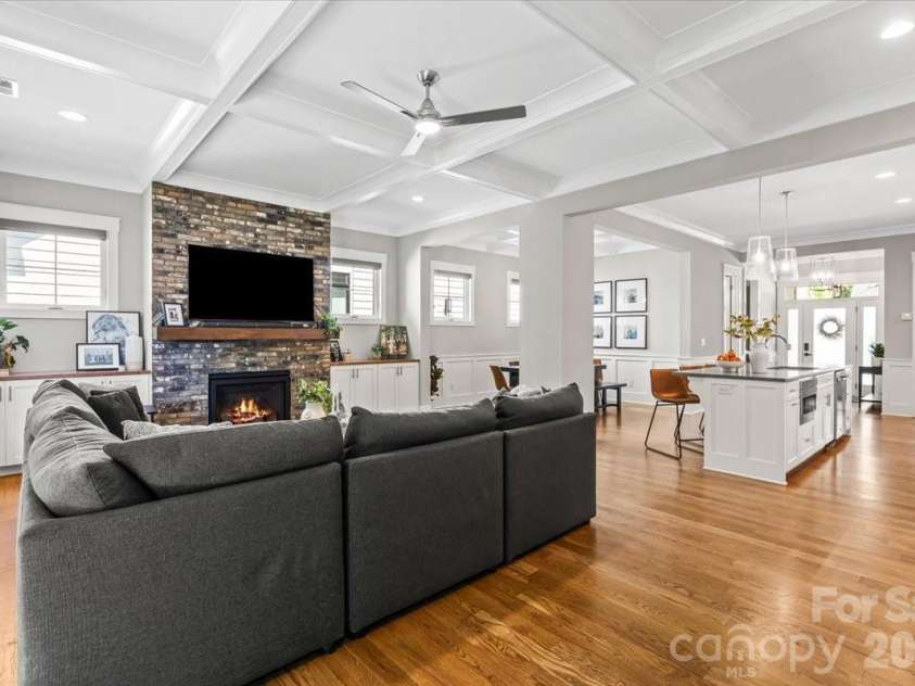 14125 Shelburne Village Drive, Charlotte, NC 28278.  MLS# CAR4371867, YatesRealty ID 22474. 