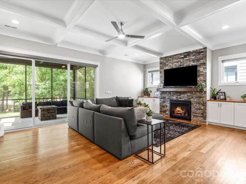 14125 Shelburne Village Drive, Charlotte, NC 28278.  MLS# CAR4371867, YatesRealty ID 22474. 