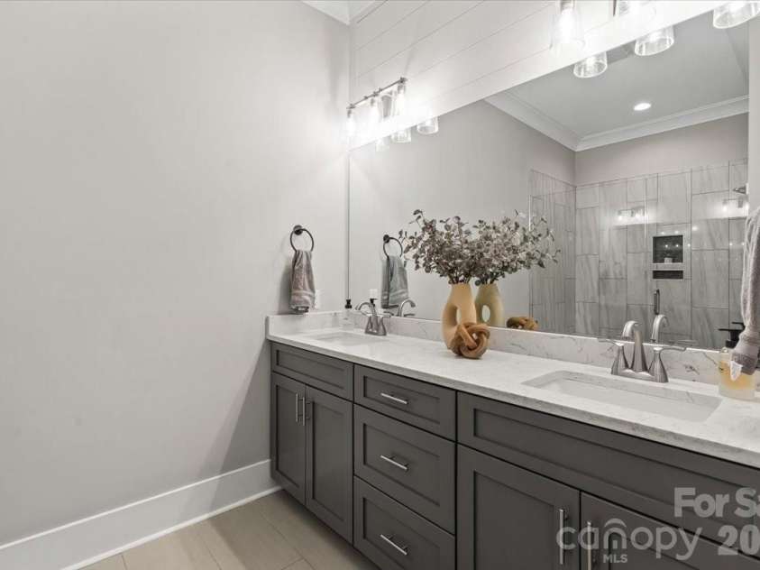 14125 Shelburne Village Drive, Charlotte, NC 28278.  MLS# CAR4371867, YatesRealty ID 22474. 
