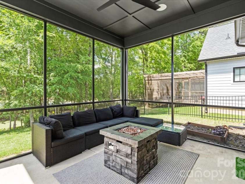 14125 Shelburne Village Drive, Charlotte, NC 28278.  MLS# CAR4371867, YatesRealty ID 22474. 