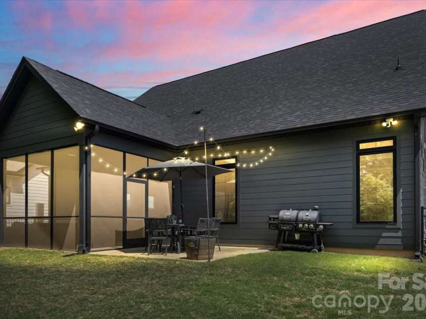 14125 Shelburne Village Drive, Charlotte, NC 28278.  MLS# CAR4371867, YatesRealty ID 22474. 