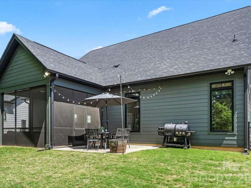 14125 Shelburne Village Drive, Charlotte, NC 28278.  MLS# CAR4371867, YatesRealty ID 22474. 