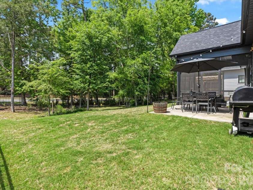 14125 Shelburne Village Drive, Charlotte, NC 28278.  MLS# CAR4371867, YatesRealty ID 22474. 