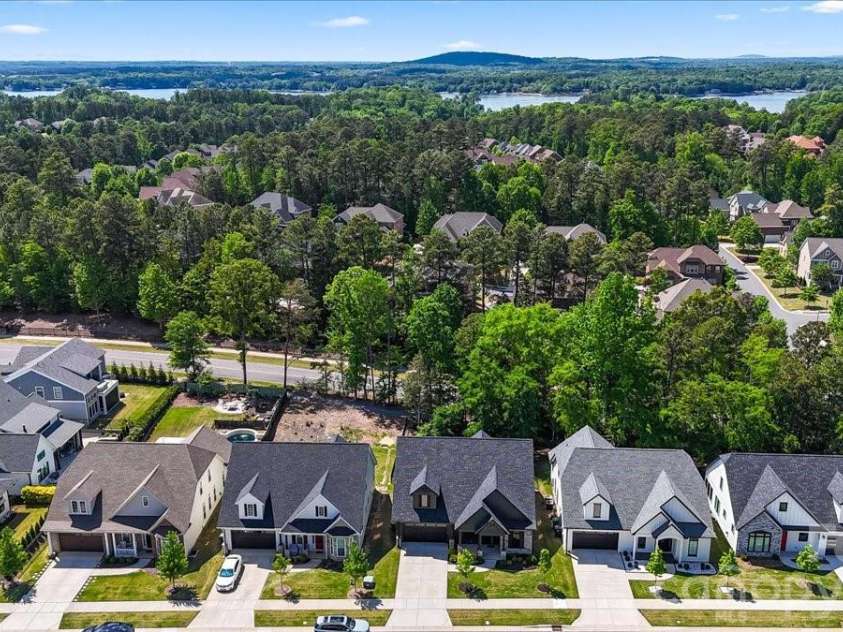 14125 Shelburne Village Drive, Charlotte, NC 28278.  MLS# CAR4371867, YatesRealty ID 22474. 