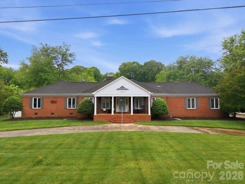 1215 Hillside Drive, Gastonia, NC 28052.  MLS# CAR4369826, YatesRealty ID 22475. 