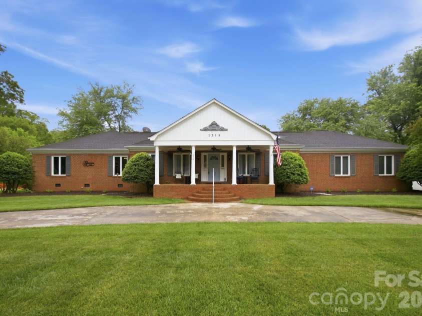 1215 Hillside Drive, Gastonia, NC 28052.  MLS# CAR4369826, YatesRealty ID 22475. 