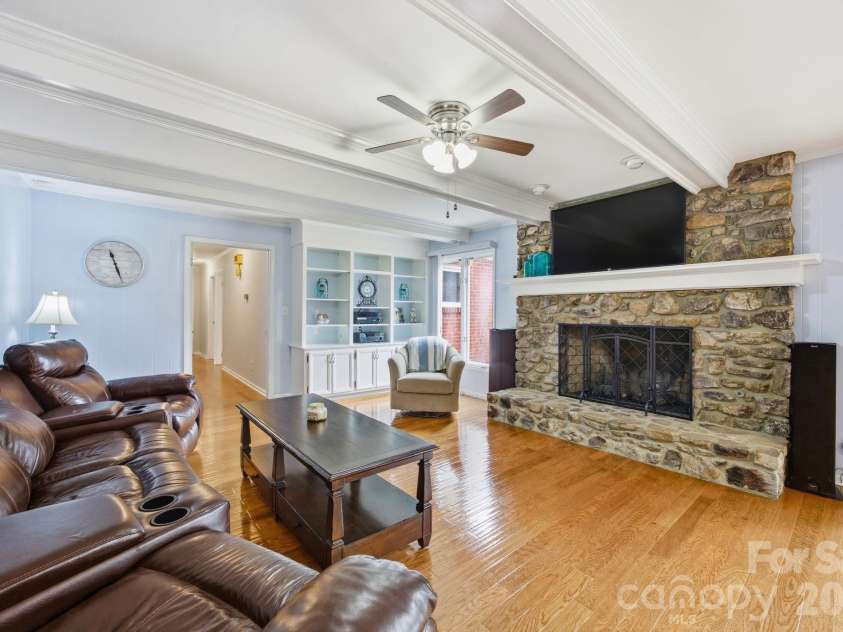 1215 Hillside Drive, Gastonia, NC 28052.  MLS# CAR4369826, YatesRealty ID 22475. 