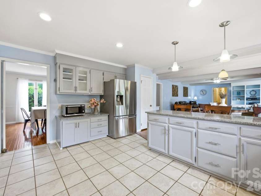 1215 Hillside Drive, Gastonia, NC 28052.  MLS# CAR4369826, YatesRealty ID 22475. 