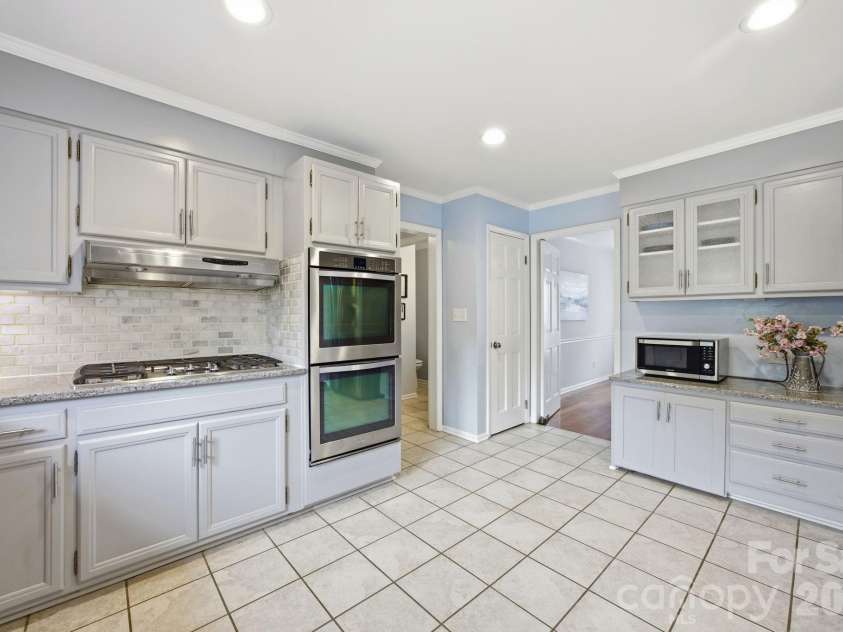 1215 Hillside Drive, Gastonia, NC 28052.  MLS# CAR4369826, YatesRealty ID 22475. 