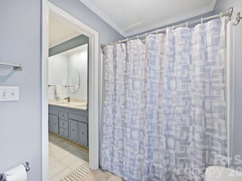 1215 Hillside Drive, Gastonia, NC 28052.  MLS# CAR4369826, YatesRealty ID 22475. 