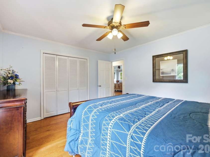1215 Hillside Drive, Gastonia, NC 28052.  MLS# CAR4369826, YatesRealty ID 22475. 