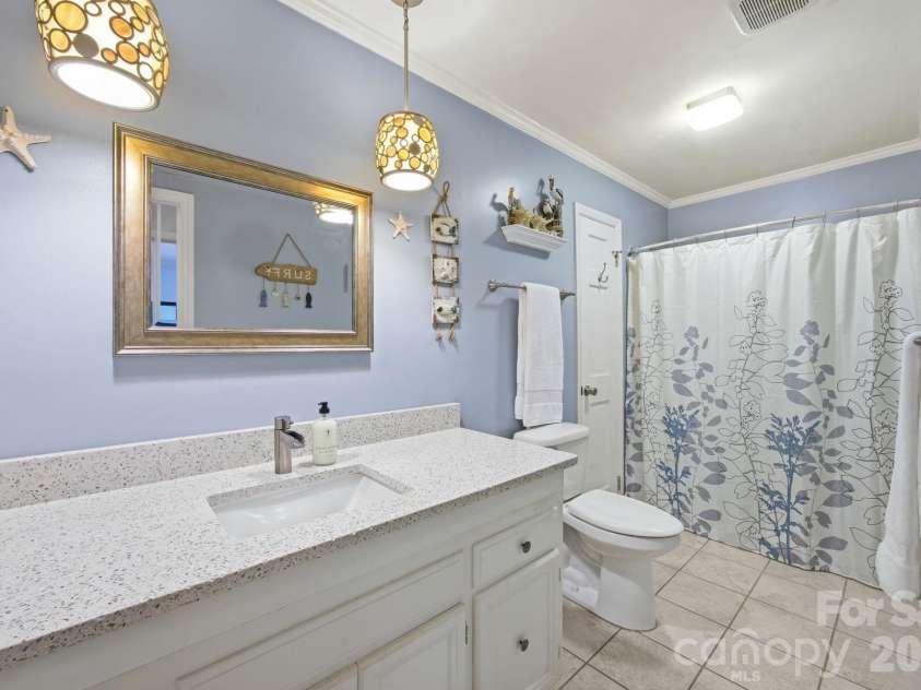 1215 Hillside Drive, Gastonia, NC 28052.  MLS# CAR4369826, YatesRealty ID 22475. 