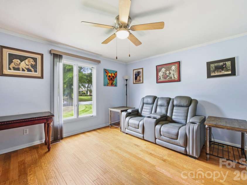 1215 Hillside Drive, Gastonia, NC 28052.  MLS# CAR4369826, YatesRealty ID 22475. 