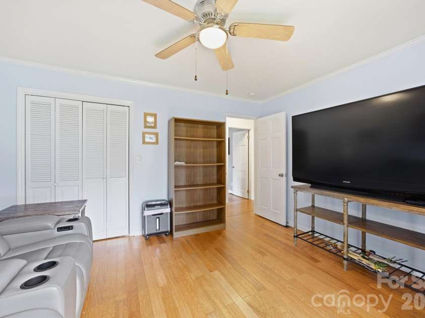 1215 Hillside Drive, Gastonia, NC 28052.  MLS# CAR4369826, YatesRealty ID 22475. 