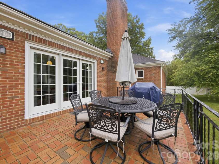 1215 Hillside Drive, Gastonia, NC 28052.  MLS# CAR4369826, YatesRealty ID 22475. 