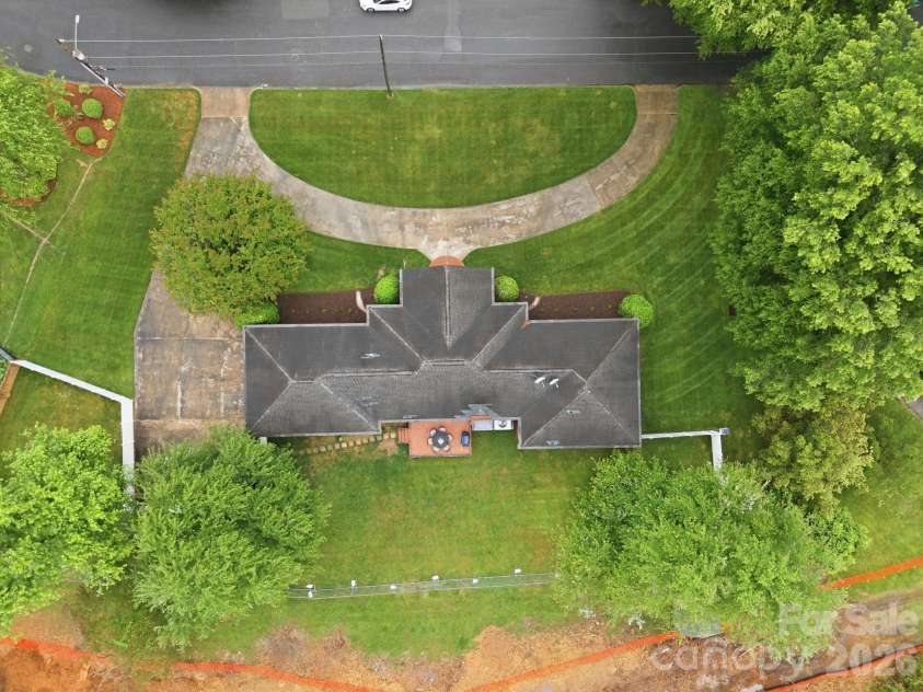 1215 Hillside Drive, Gastonia, NC 28052.  MLS# CAR4369826, YatesRealty ID 22475. 