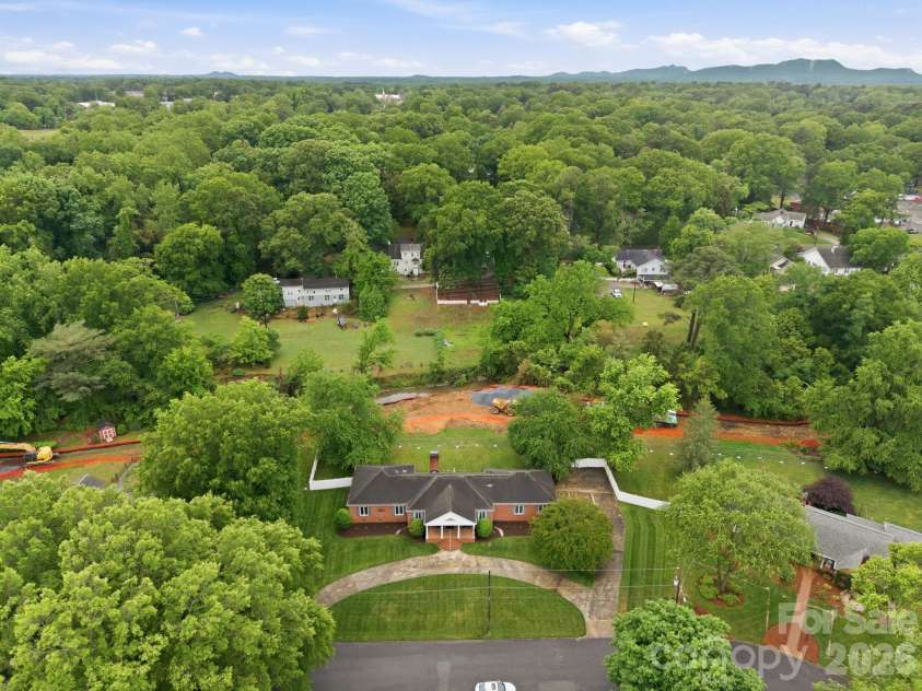 1215 Hillside Drive, Gastonia, NC 28052.  MLS# CAR4369826, YatesRealty ID 22475. 