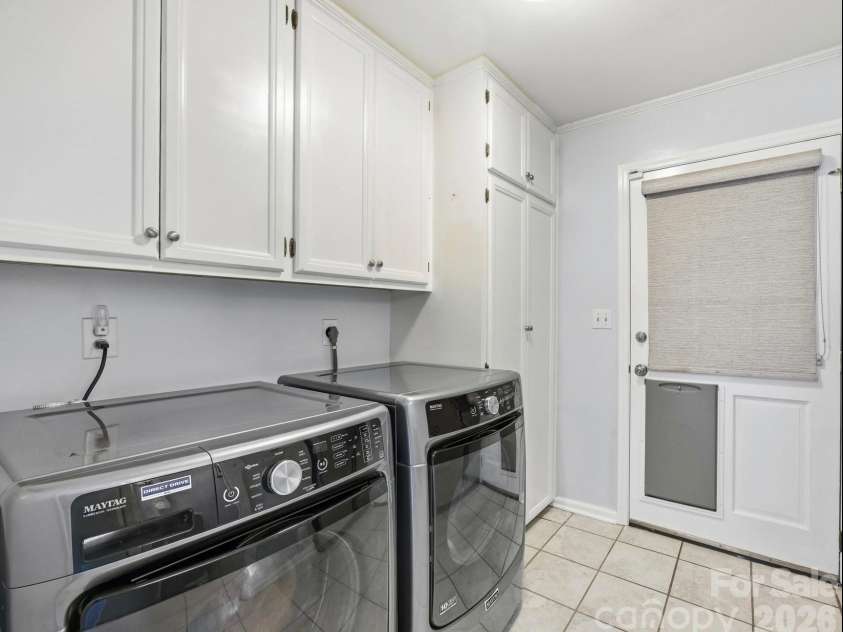 1215 Hillside Drive, Gastonia, NC 28052.  MLS# CAR4369826, YatesRealty ID 22475. 