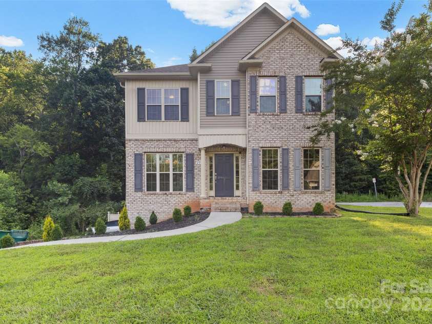 2953 Cameron Village Court, Winston Salem, NC 27103.  MLS# CAR4273768, YatesRealty ID 22475. 