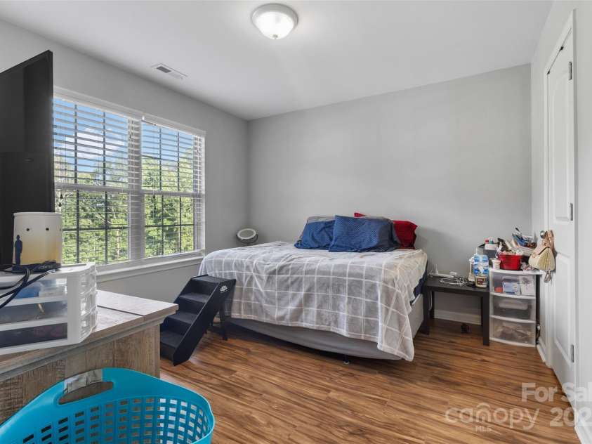 2953 Cameron Village Court, Winston Salem, NC 27103.  MLS# CAR4273768, YatesRealty ID 22475. 