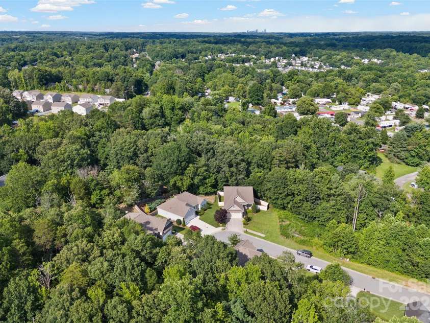 2953 Cameron Village Court, Winston Salem, NC 27103.  MLS# CAR4273768, YatesRealty ID 22475. 