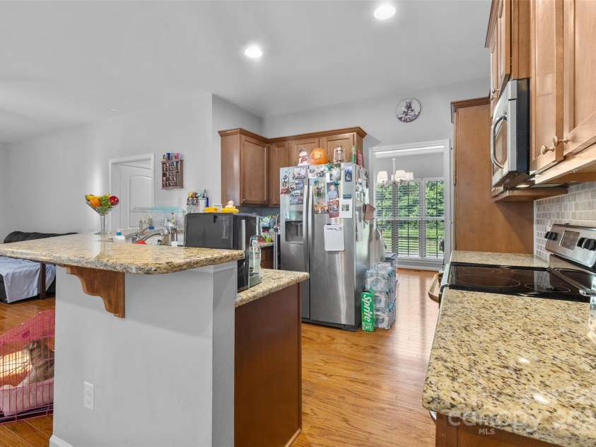 2953 Cameron Village Court, Winston Salem, NC 27103.  MLS# CAR4273768, YatesRealty ID 22475. Open floorplan