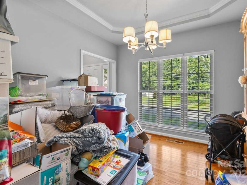 2953 Cameron Village Court, Winston Salem, NC 27103.  MLS# CAR4273768, YatesRealty ID 22475. Trey ceilings dining room
