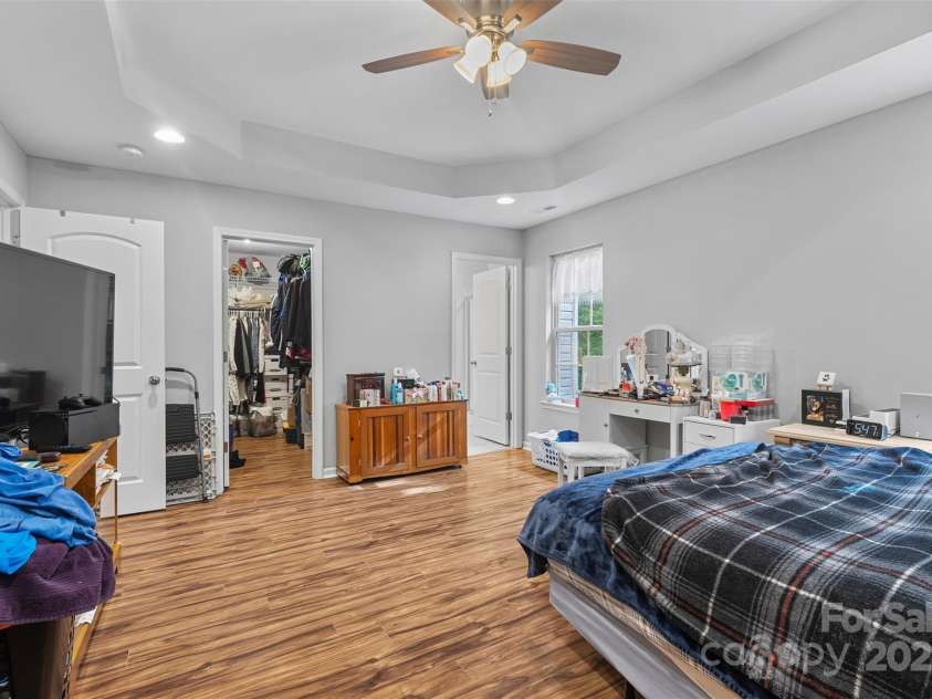 2953 Cameron Village Court, Winston Salem, NC 27103.  MLS# CAR4273768, YatesRealty ID 22475. Trey ceilings primary BR