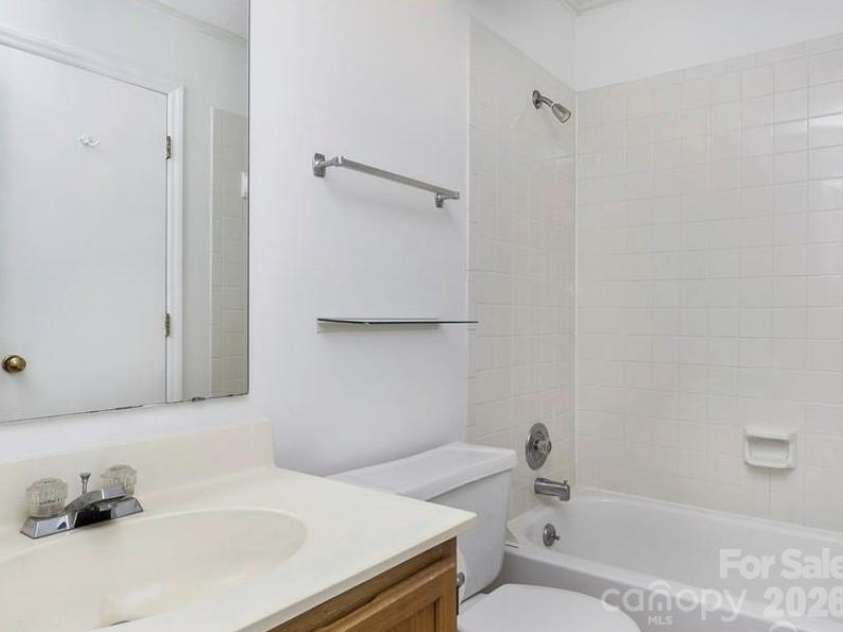 2536 Stradbrook Drive, Charlotte, NC 28210.  MLS# CAR4405093, YatesRealty ID 22476. 2nd bath