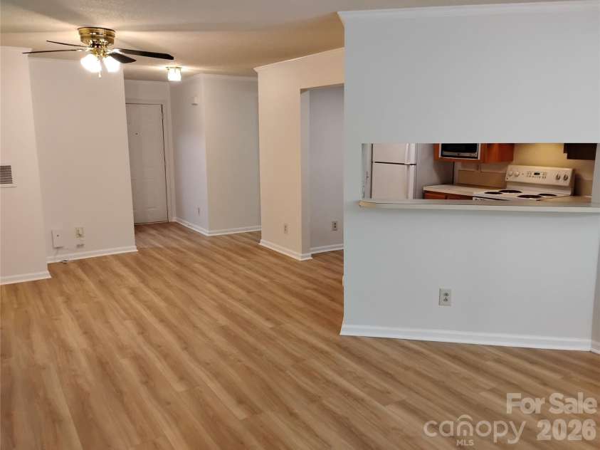 2536 Stradbrook Drive, Charlotte, NC 28210.  MLS# CAR4405093, YatesRealty ID 22476. Dining area