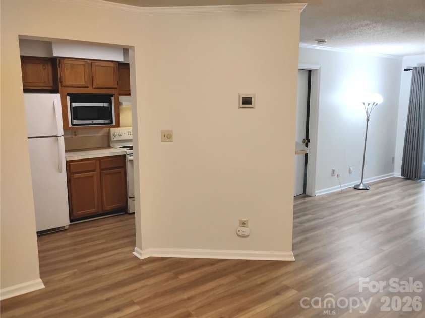 2536 Stradbrook Drive, Charlotte, NC 28210.  MLS# CAR4405093, YatesRealty ID 22476. Entry to kitchen