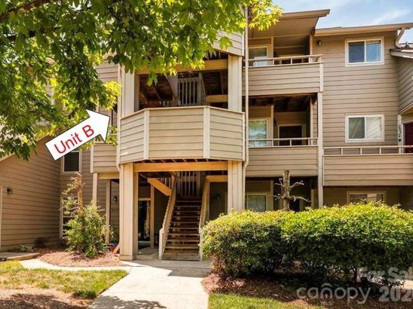2536 Stradbrook Drive, Charlotte, NC 28210.  MLS# CAR4405093, YatesRealty ID 22476. Front of building