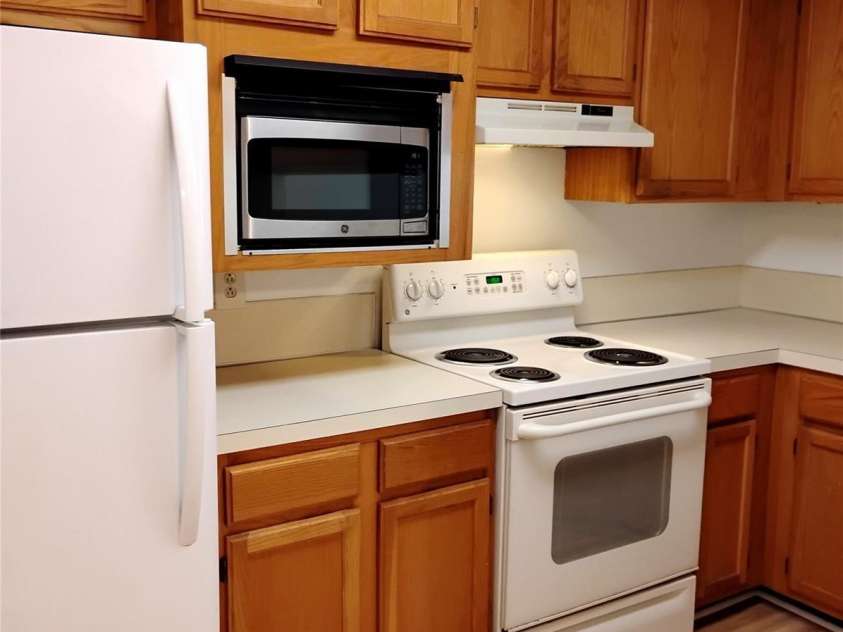 2536 Stradbrook Drive, Charlotte, NC 28210.  MLS# CAR4405093, YatesRealty ID 22476. Kitchen