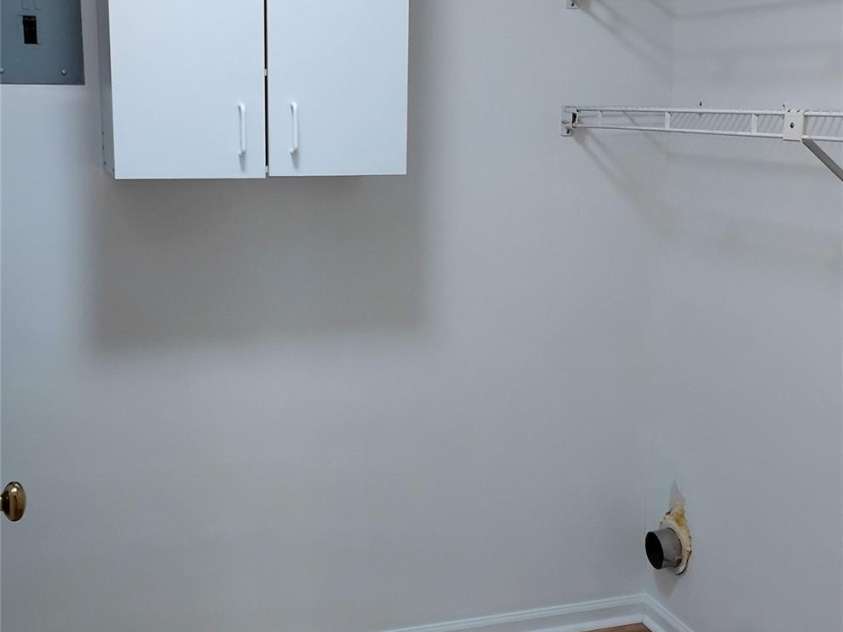 2536 Stradbrook Drive, Charlotte, NC 28210.  MLS# CAR4405093, YatesRealty ID 22476. Large utility room