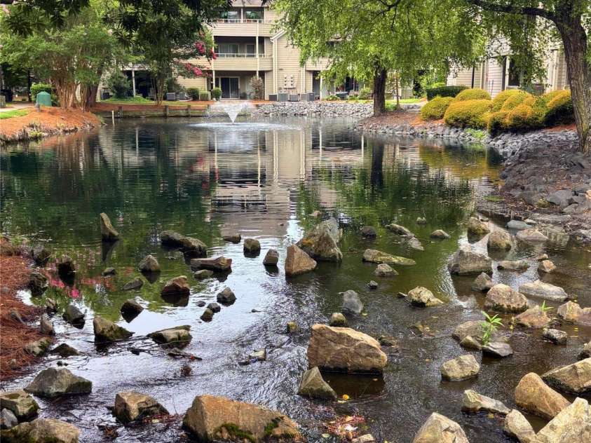 2536 Stradbrook Drive, Charlotte, NC 28210.  MLS# CAR4405093, YatesRealty ID 22476. Pond