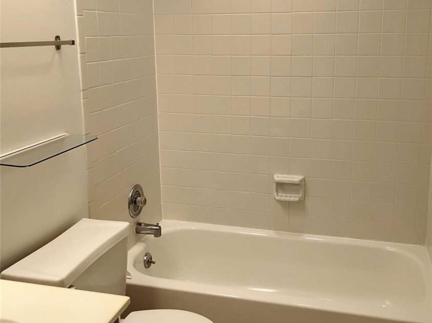 2536 Stradbrook Drive, Charlotte, NC 28210.  MLS# CAR4405093, YatesRealty ID 22476. Tub in 2nd bath