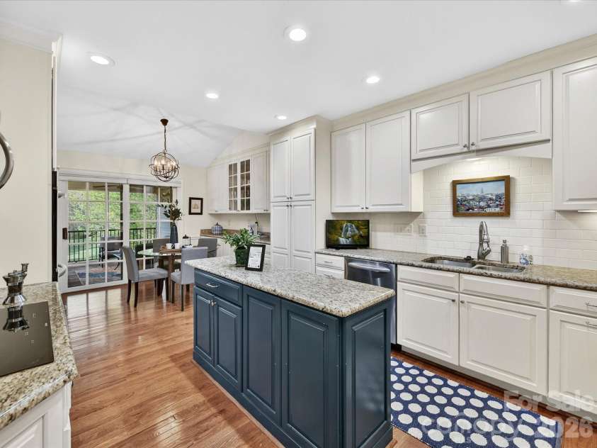 1847 Meadowood Lane, Charlotte, NC 28211.  MLS# CAR4344923, YatesRealty ID 22477. 