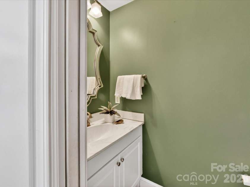 1847 Meadowood Lane, Charlotte, NC 28211.  MLS# CAR4344923, YatesRealty ID 22477. 