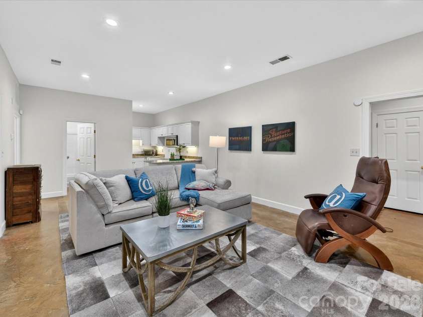 1847 Meadowood Lane, Charlotte, NC 28211.  MLS# CAR4344923, YatesRealty ID 22477. 