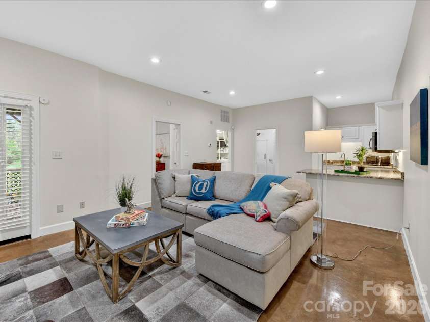1847 Meadowood Lane, Charlotte, NC 28211.  MLS# CAR4344923, YatesRealty ID 22477. 