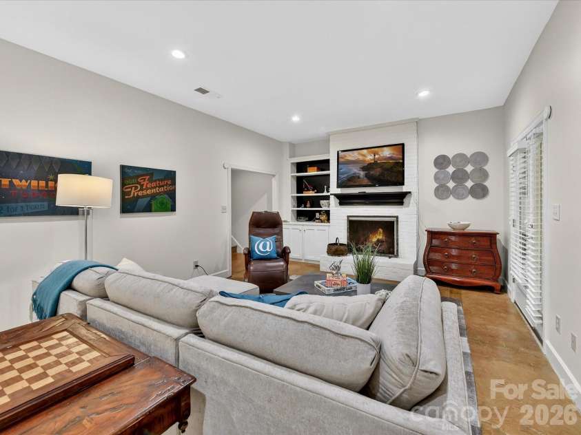 1847 Meadowood Lane, Charlotte, NC 28211.  MLS# CAR4344923, YatesRealty ID 22477. 