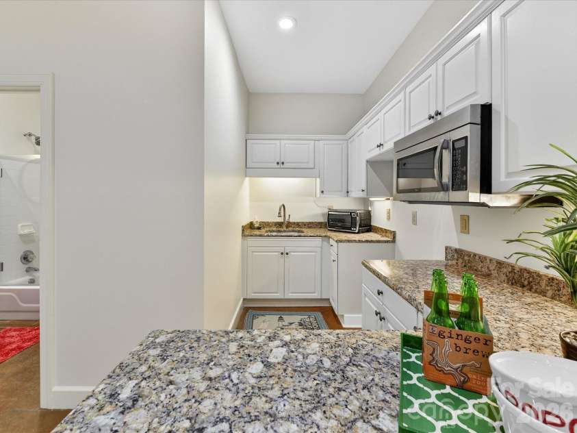 1847 Meadowood Lane, Charlotte, NC 28211.  MLS# CAR4344923, YatesRealty ID 22477. 
