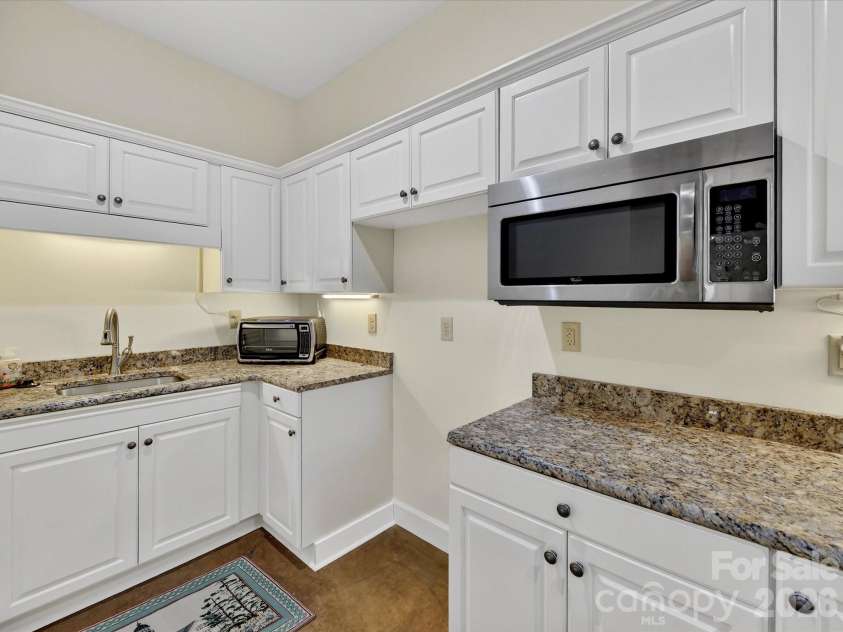 1847 Meadowood Lane, Charlotte, NC 28211.  MLS# CAR4344923, YatesRealty ID 22477. 