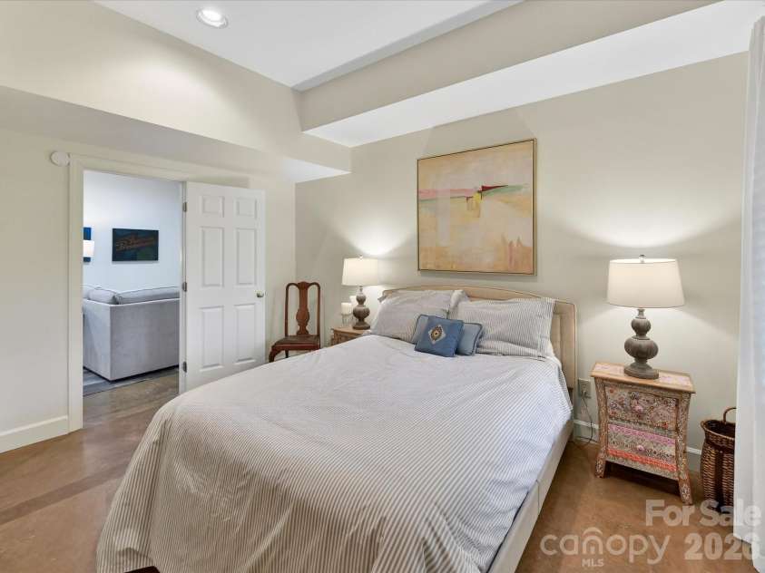 1847 Meadowood Lane, Charlotte, NC 28211.  MLS# CAR4344923, YatesRealty ID 22477. 