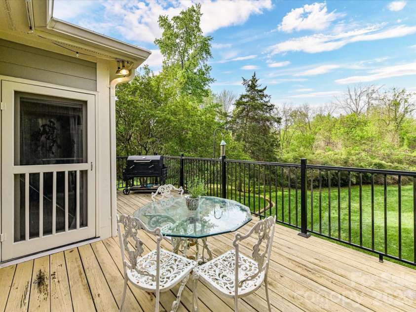 1847 Meadowood Lane, Charlotte, NC 28211.  MLS# CAR4344923, YatesRealty ID 22477. 