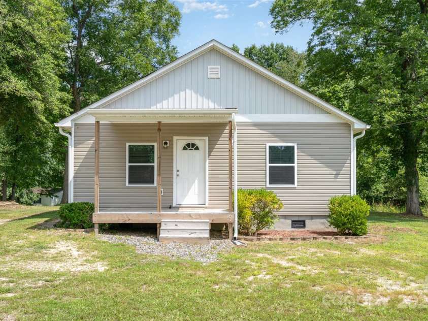 213 Pinewood Drive, Grover, NC 28073.  MLS# CAR4273064, YatesRealty ID 22477. 