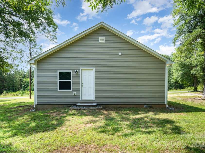 213 Pinewood Drive, Grover, NC 28073.  MLS# CAR4273064, YatesRealty ID 22477. 
