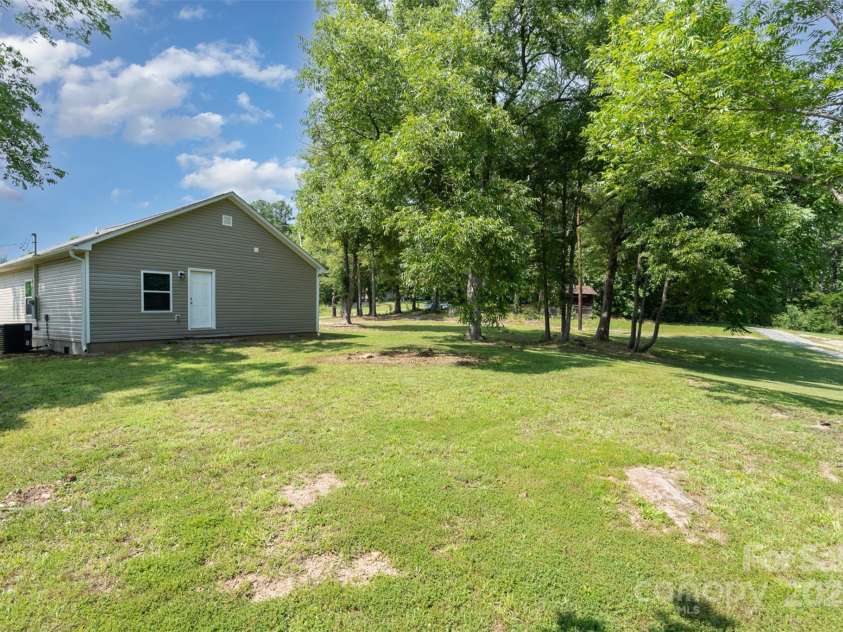 213 Pinewood Drive, Grover, NC 28073.  MLS# CAR4273064, YatesRealty ID 22477. 