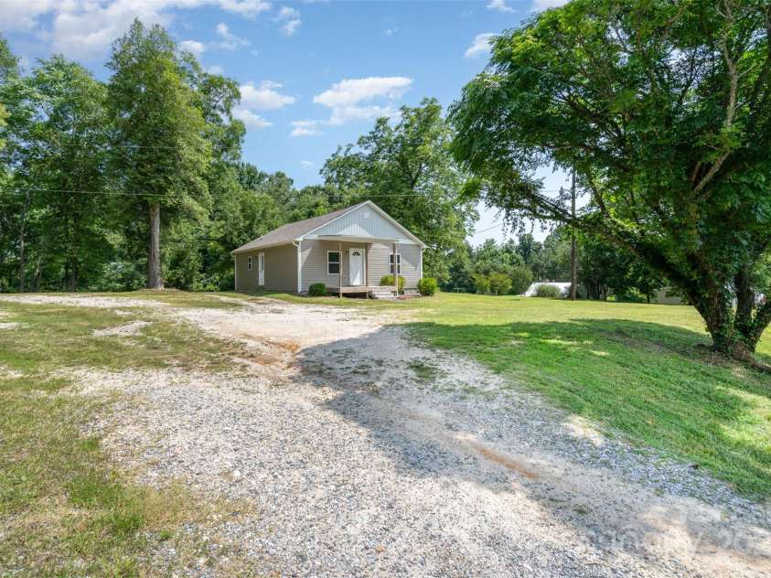 213 Pinewood Drive, Grover, NC 28073.  MLS# CAR4273064, YatesRealty ID 22477. 