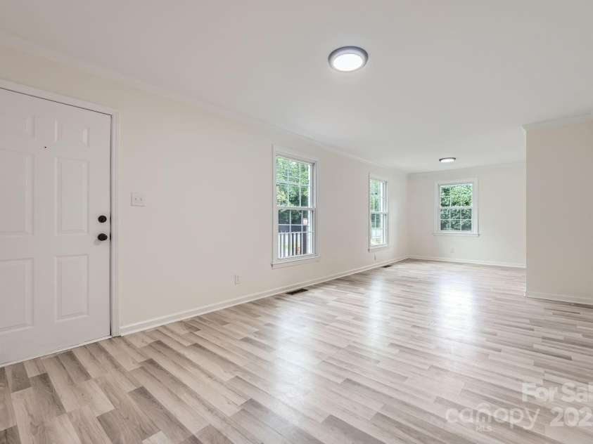 1224 Woodlawn Road, Charlotte, NC 28209.  MLS# CAR4272840, YatesRealty ID 22478. 